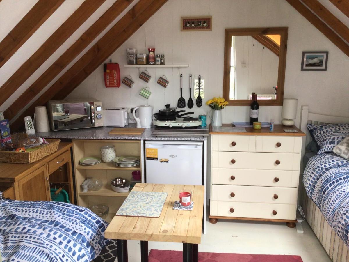Cozy Camborne Studio Retreat With Two Single Beds Kültér fotó