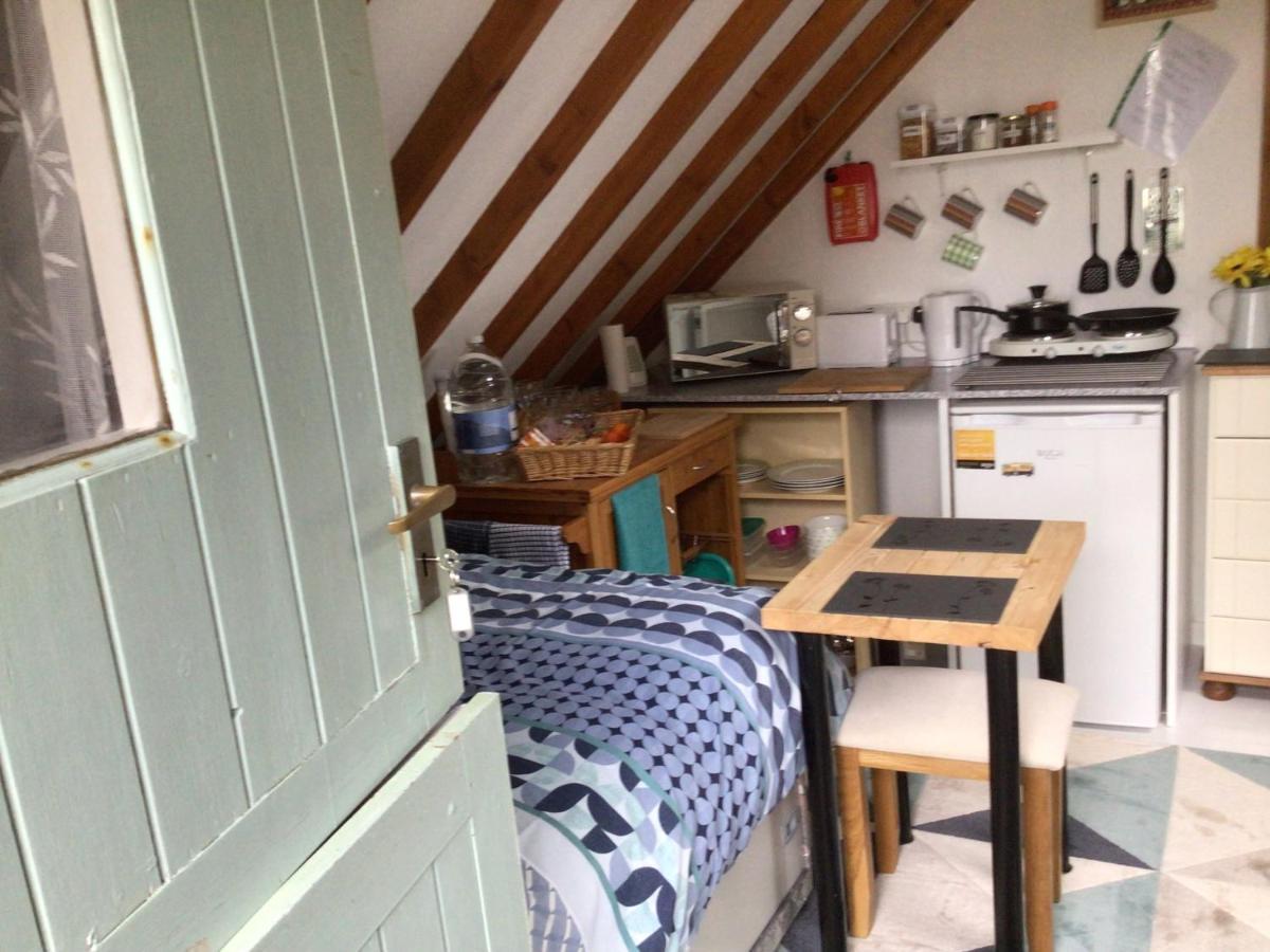 Cozy Camborne Studio Retreat With Two Single Beds Kültér fotó